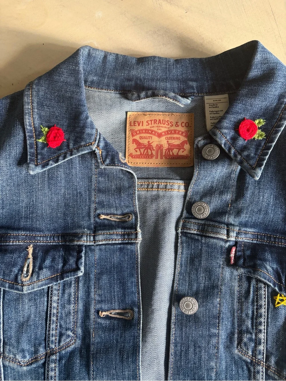 Levi’s Denim Trucker Jacket With Custom Embroidery Women’s Size Small